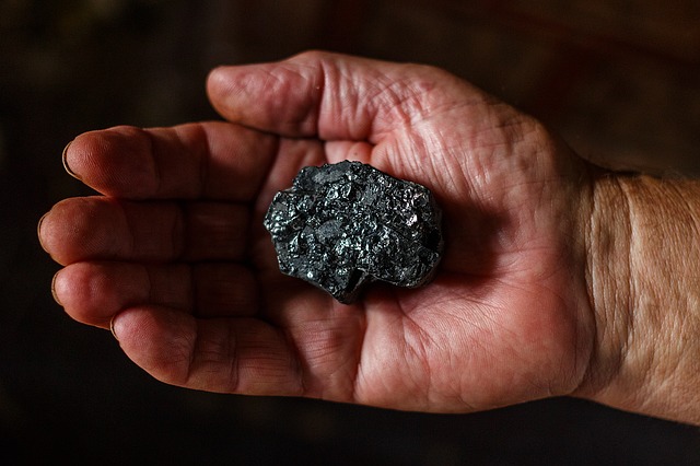 uhlí na dlani